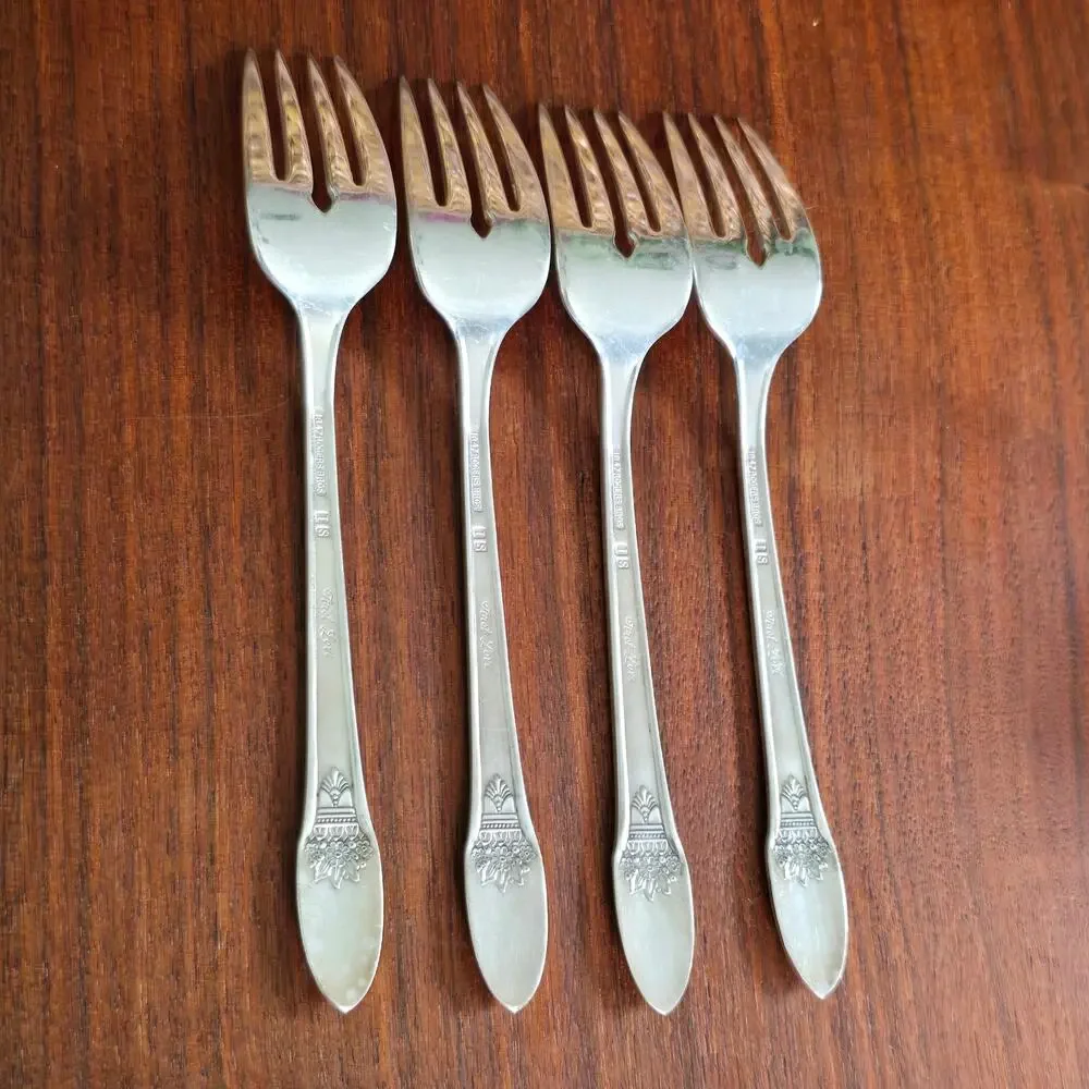 Vintage 1847 Rogers Bros FIRST LOVE 4 Salad Forks Silverplate Art Deco Cottage